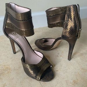 Vince Camuto gold & black ankle strap heels